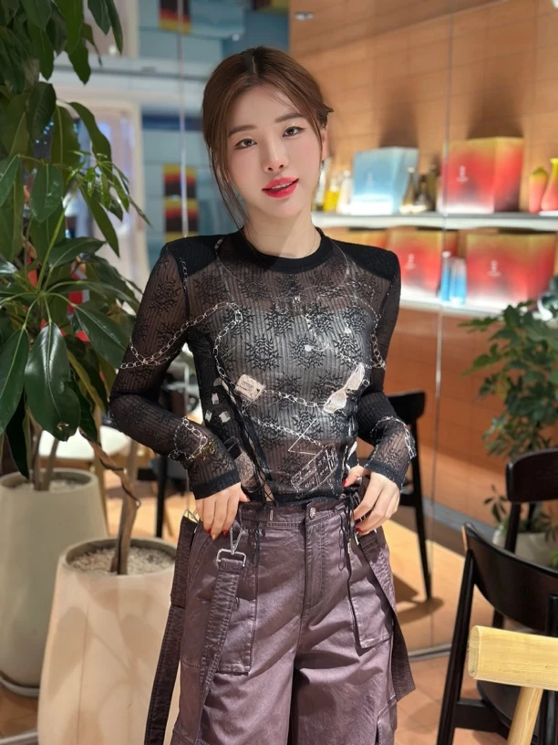 uhot 黑白色印花长袖修身上衣女镂空显瘦百搭 UWWS2N078