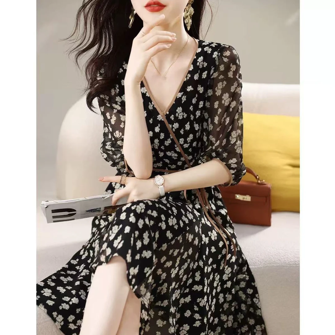 2709 GZB1小碎花V领连衣裙女夏季时尚印花独特别致宽松收腰