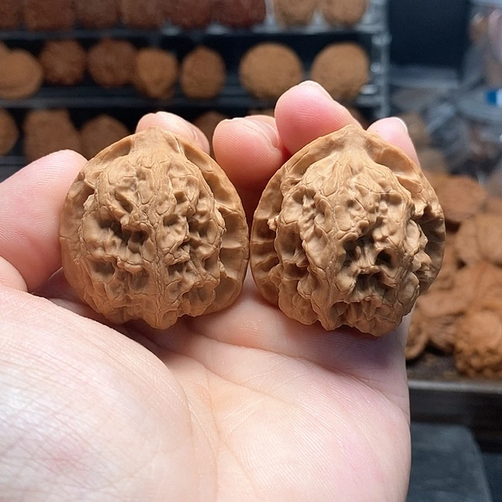 1文玩核桃梨木台39-213