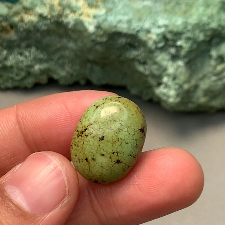 绿松石未镶嵌颈饰