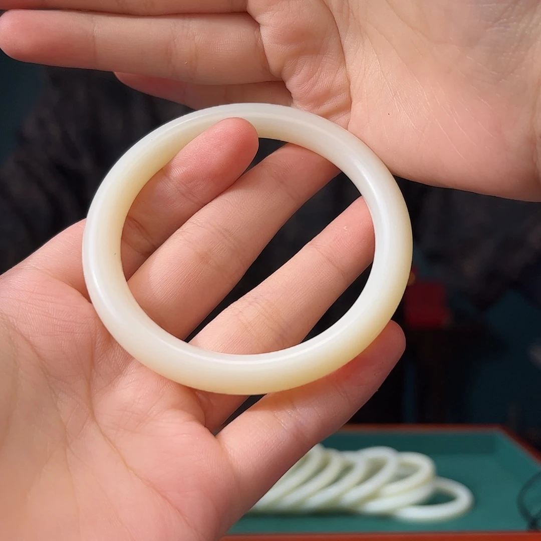 和田玉手镯未镶嵌言*55