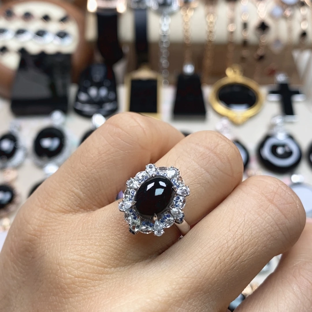 翡翠18K金镶嵌戒指