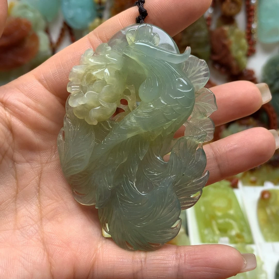 蛇纹石玉颈饰未镶嵌