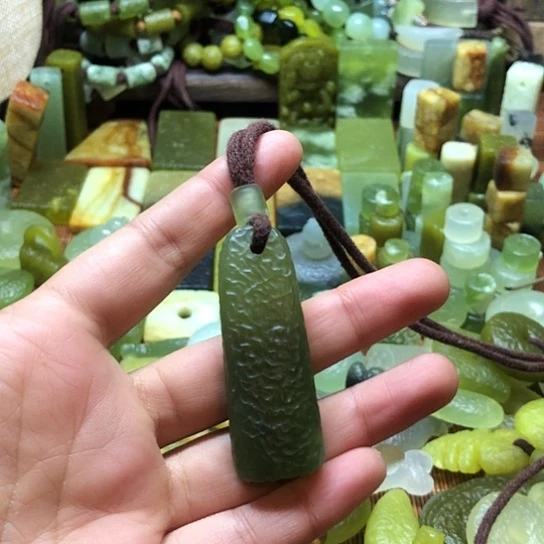 未镶嵌岫玉吊坠A****亲