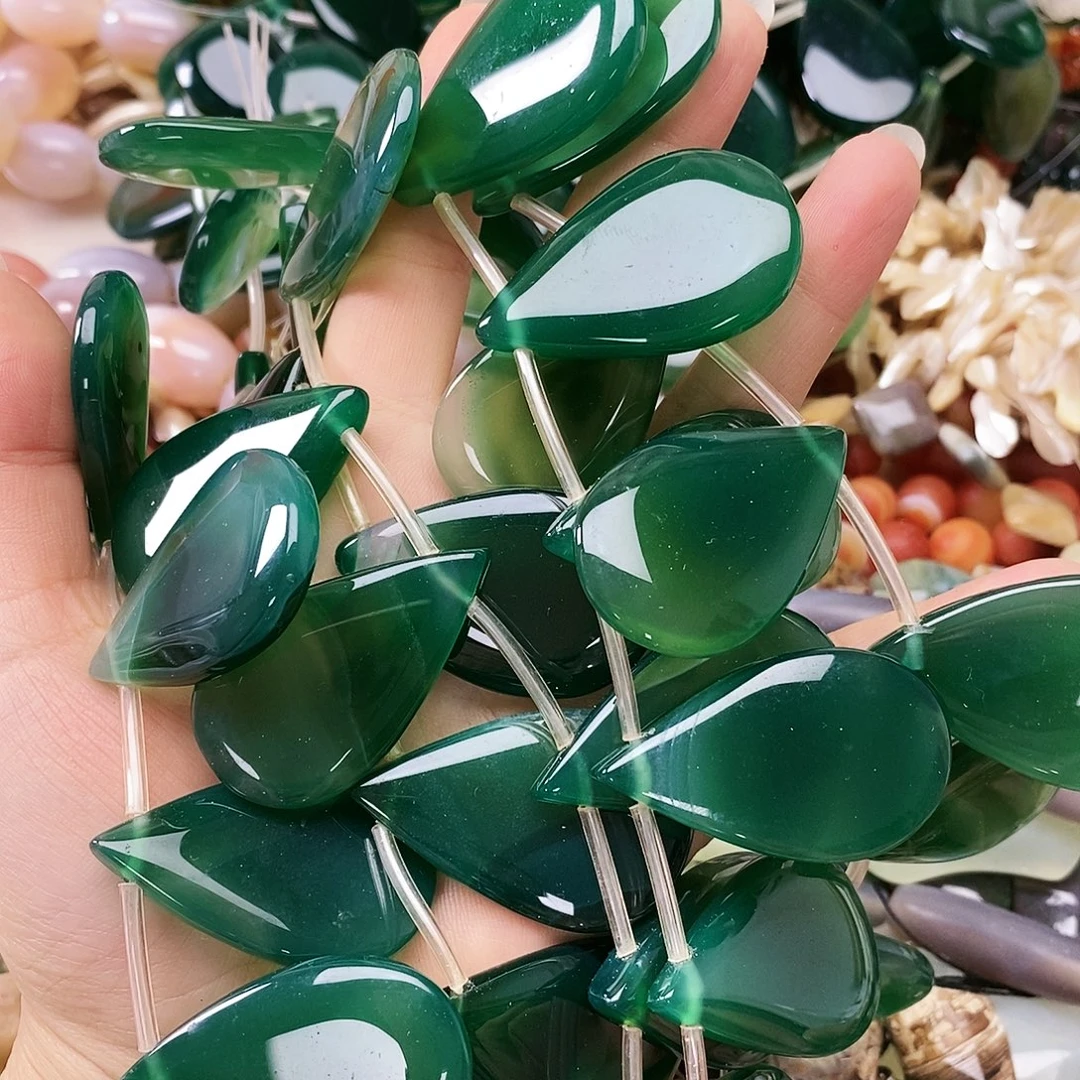 玛瑙/玉髓未镶嵌珠宝半成品绿玛瑙水滴一条