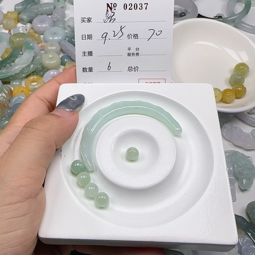 路***幺翡翠未镶嵌颈饰55