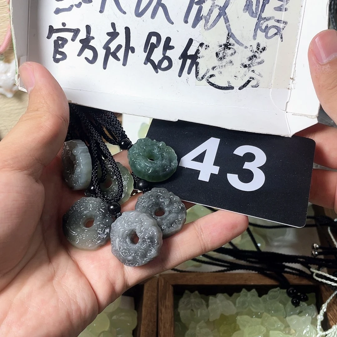 蛇纹石玉合金颈饰