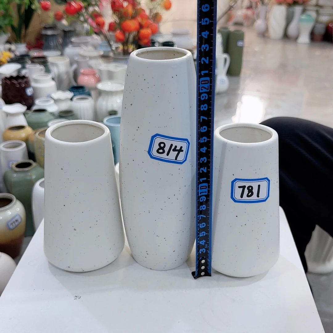 3个陶瓷花瓶高15.22厘米瑕疵