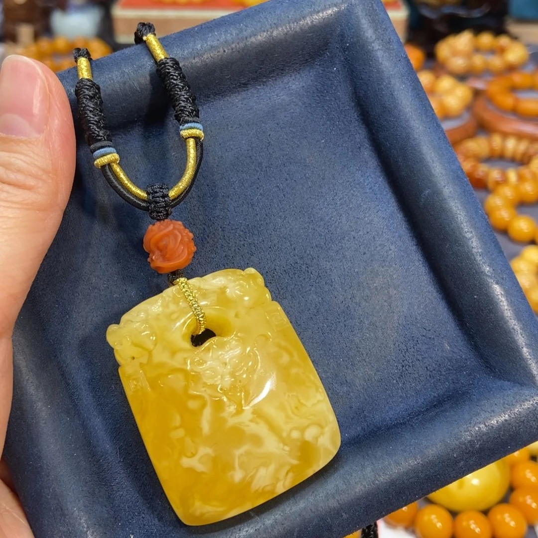 琥珀吊坠(赠链)未镶嵌