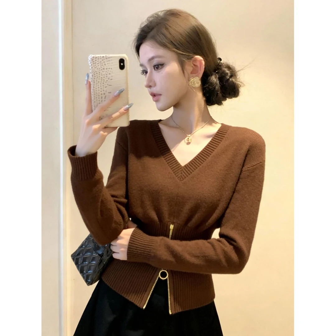 针织衫女爆款2025冬季新款轻奢气质小众时尚别致洋气显瘦长袖毛衣