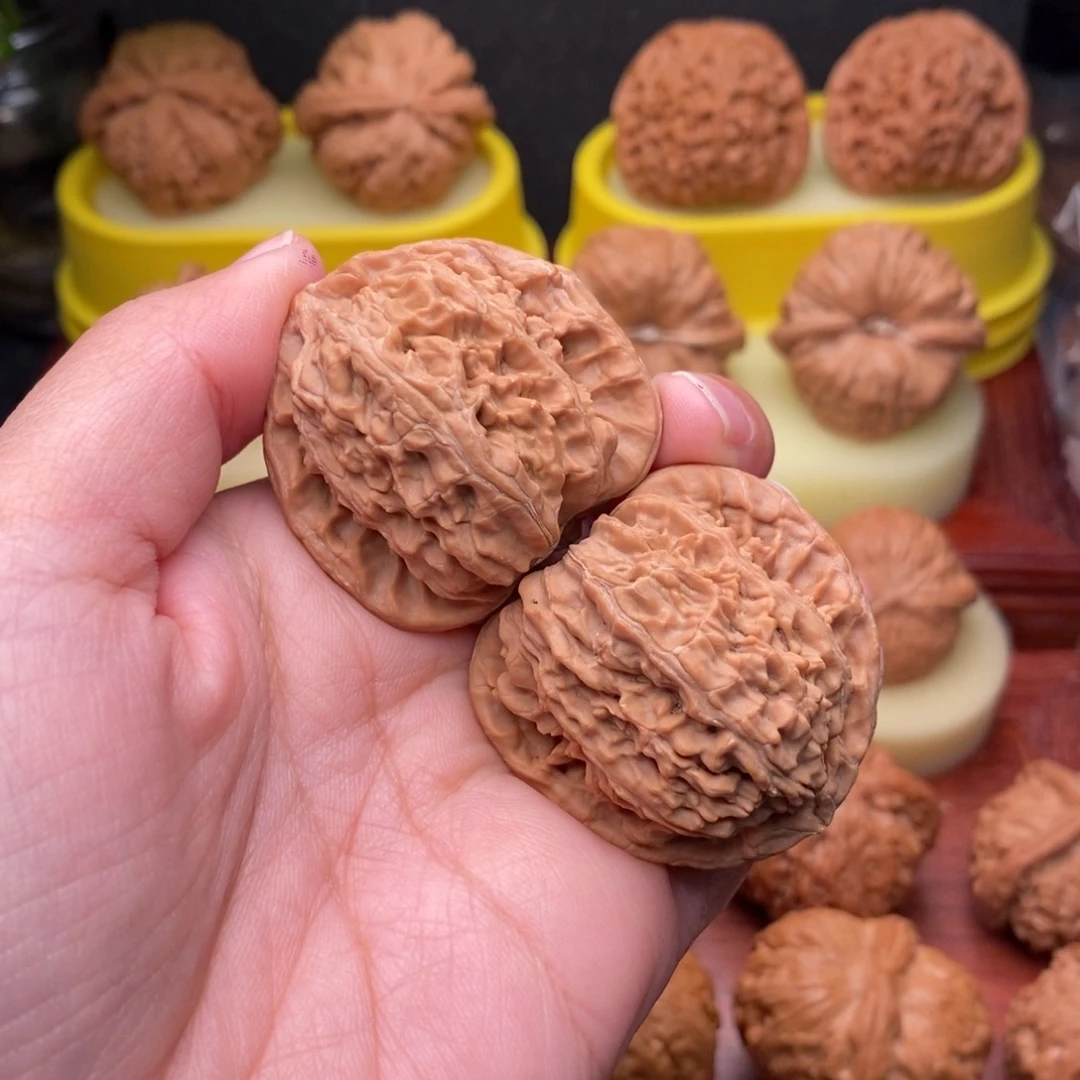 吊坠文玩核桃39“红皮”全品三角白