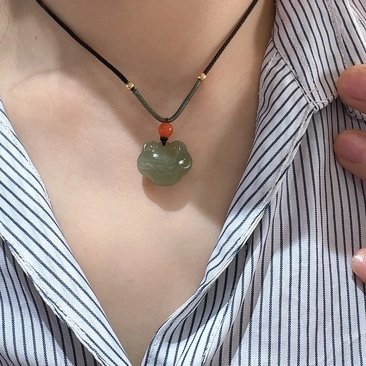 石英质玉合金颈饰