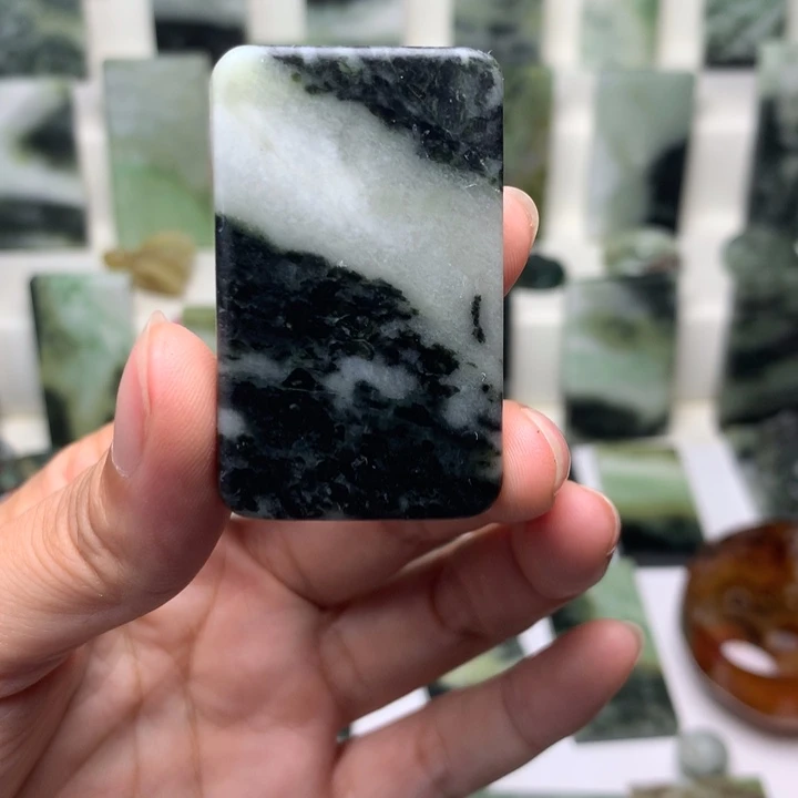 独山玉未镶嵌颈饰