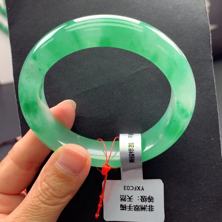 未镶嵌手镯石英质玉
