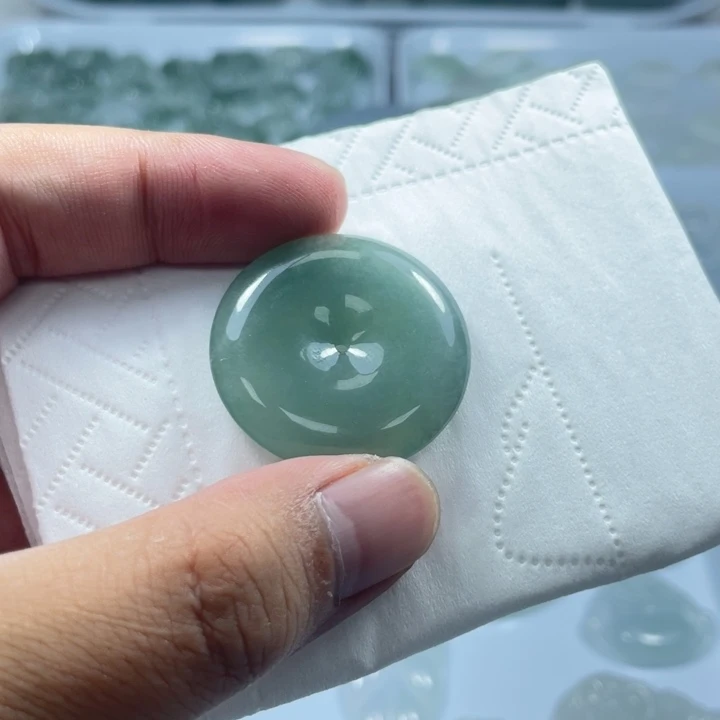 翡翠未镶嵌颈饰扣子