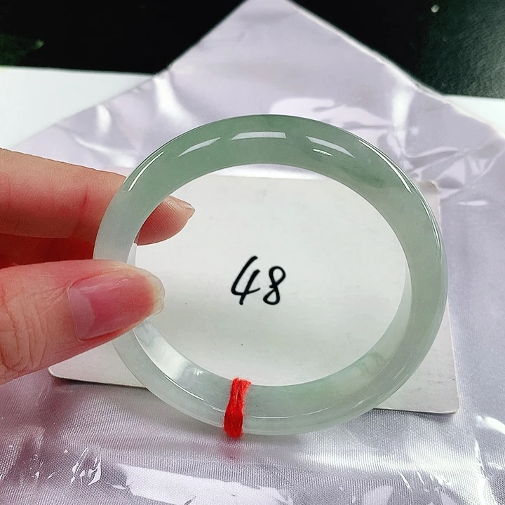 翡翠手镯未镶嵌翡翠手镯未镶嵌