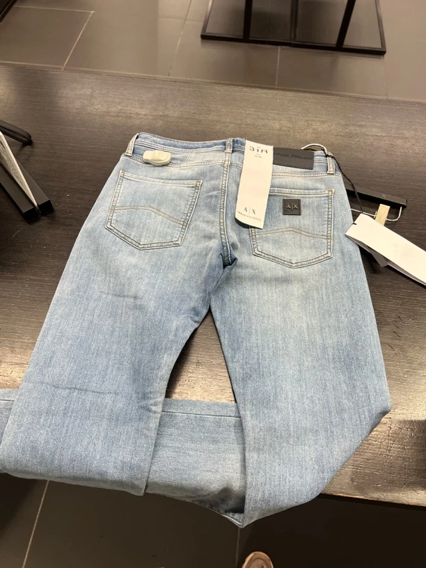 Ax 阿玛尼牛仔裤 修身版型