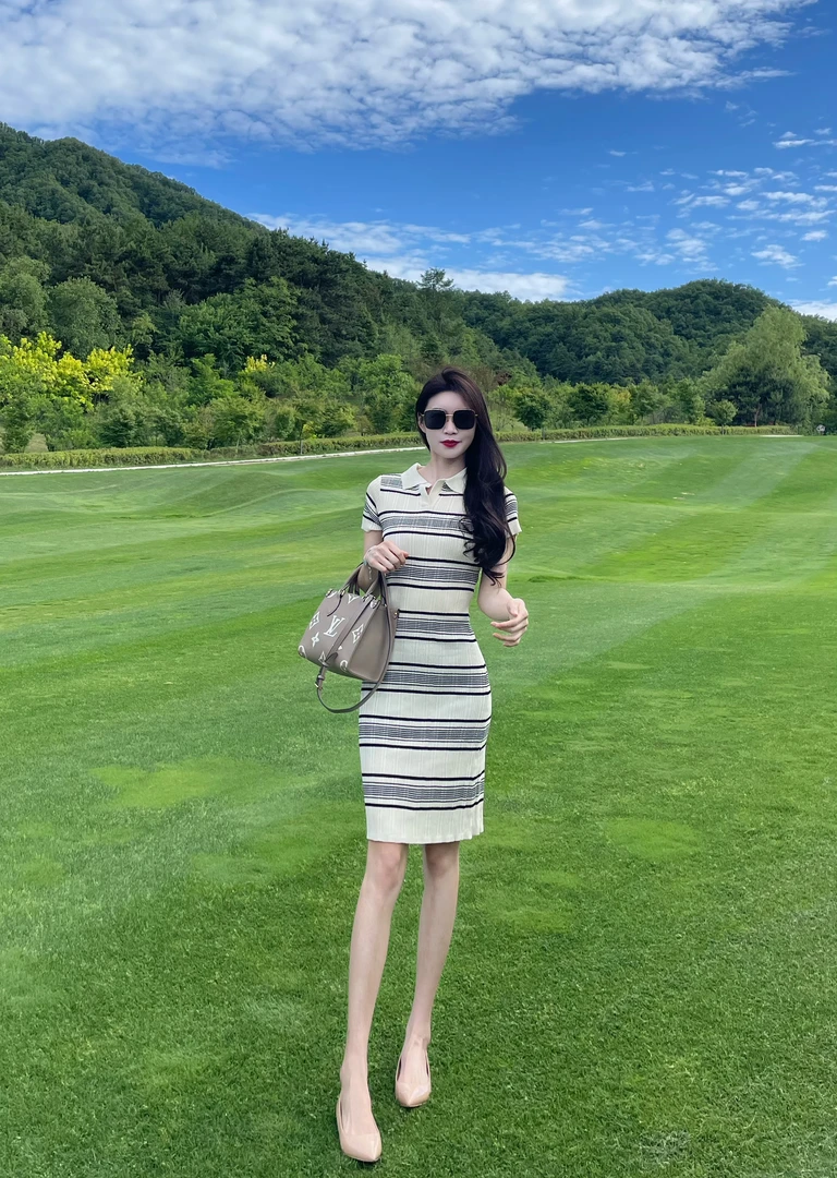针织条纹polo领显瘦夏季连衣裙薄款气质百搭小香风高腰时尚修身