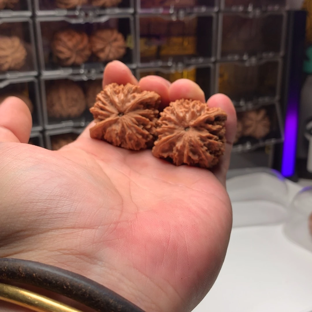 鬣***撃吊坠桃核三角刺纹666888