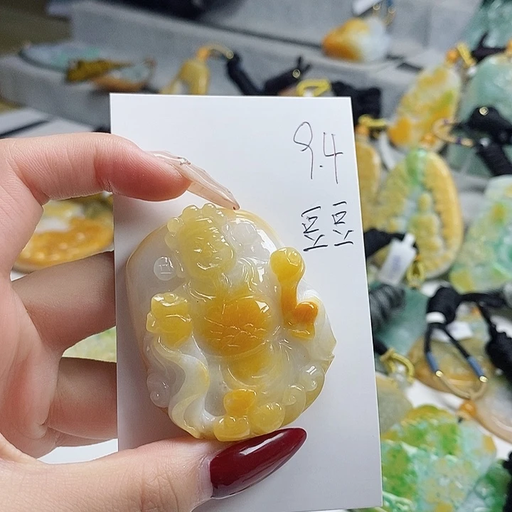 颈饰未镶嵌翡翠张****）翡翠