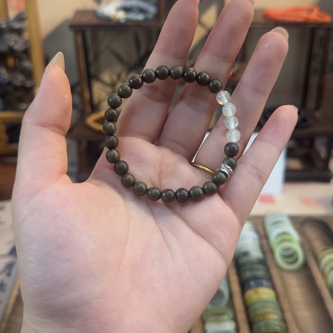 蛇纹石玉颈饰合金