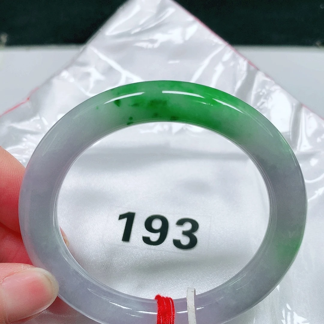 翡翠未镶嵌手镯（圆镯）70 号翡翠手镯