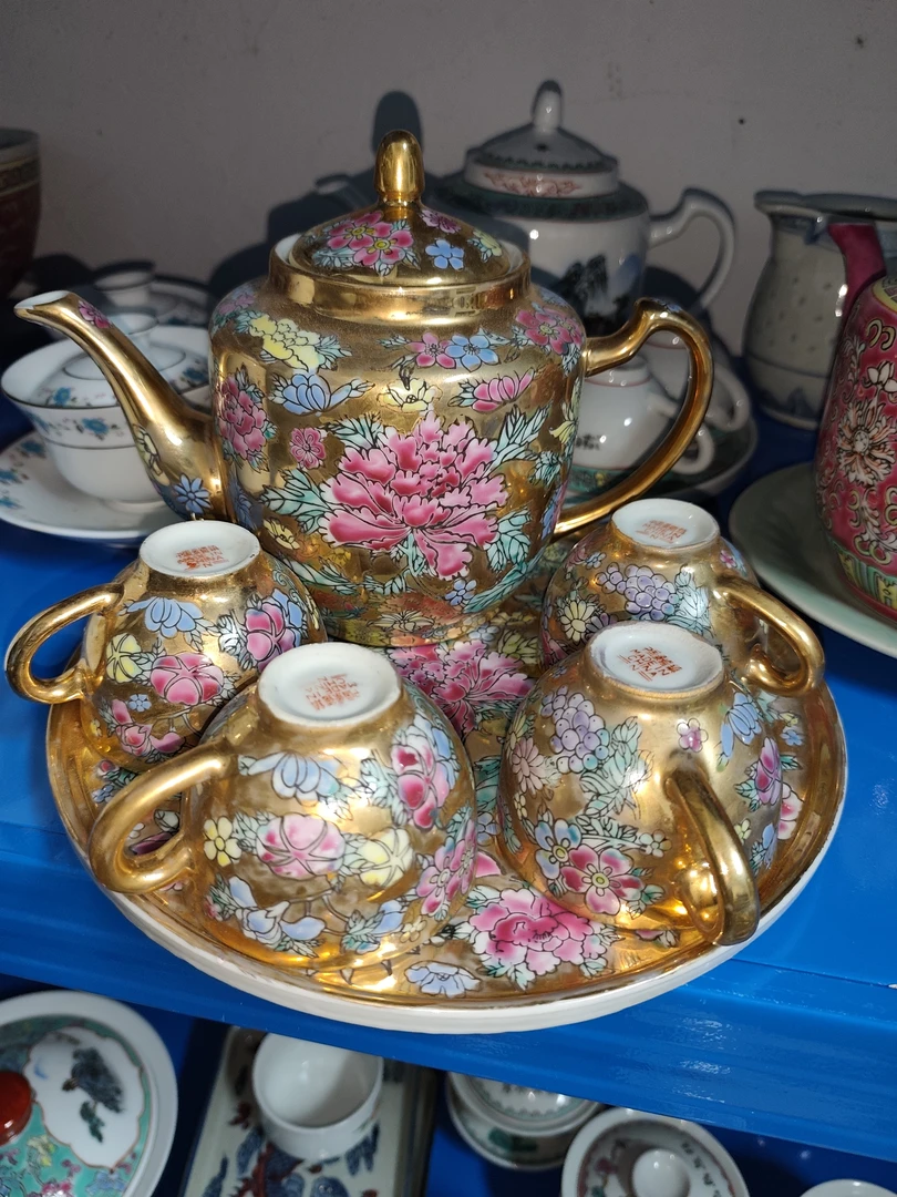 景德镇567艺术瓷厂手绘金地万花茶具套