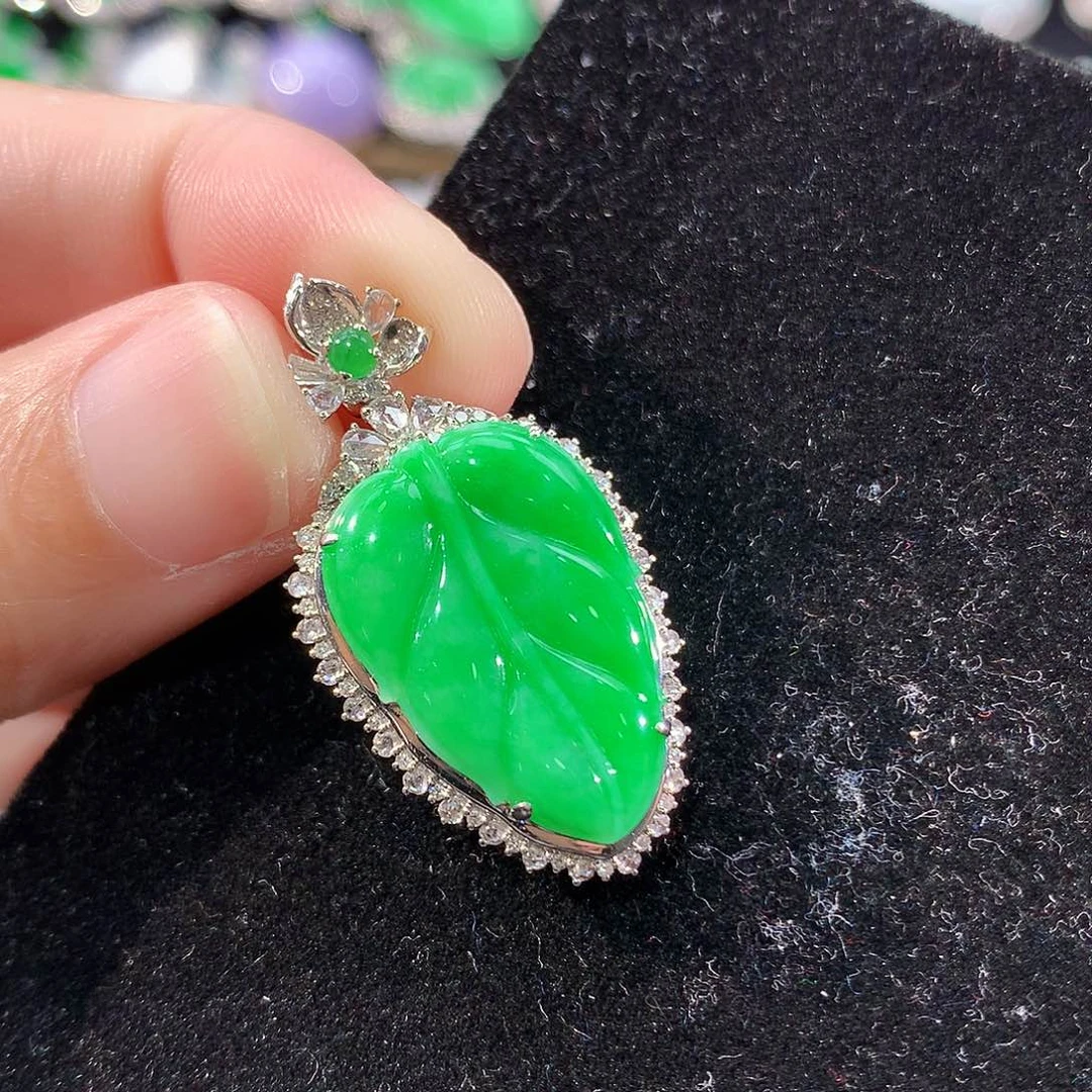 翡翠18K金镶嵌颈饰