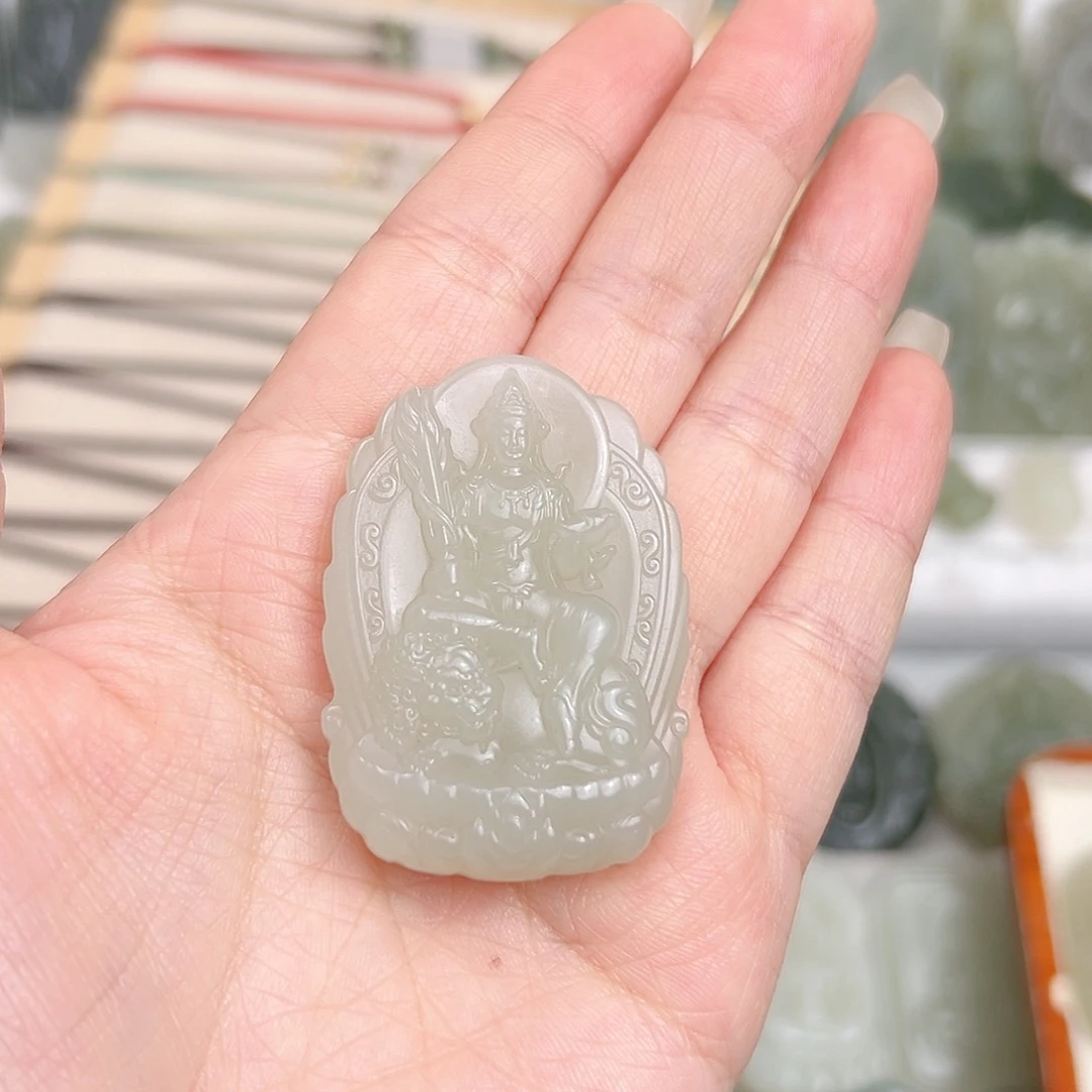 颈饰未镶嵌和田玉卡****?