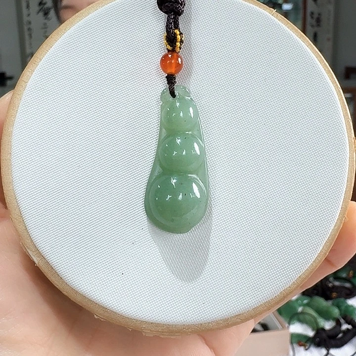 颈饰未镶嵌密玉（石英质玉）