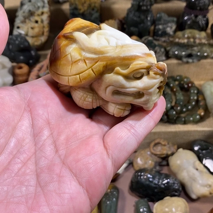 未镶嵌透闪石质玉挂件