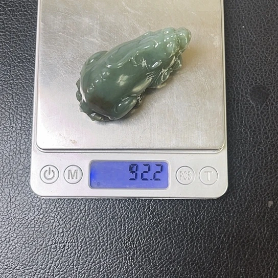 和田玉未镶嵌把件