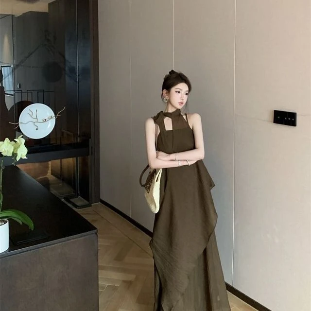 2025夏季新款松弛感气质不规则挂脖绑带上衣吊带连衣裙两件套女装