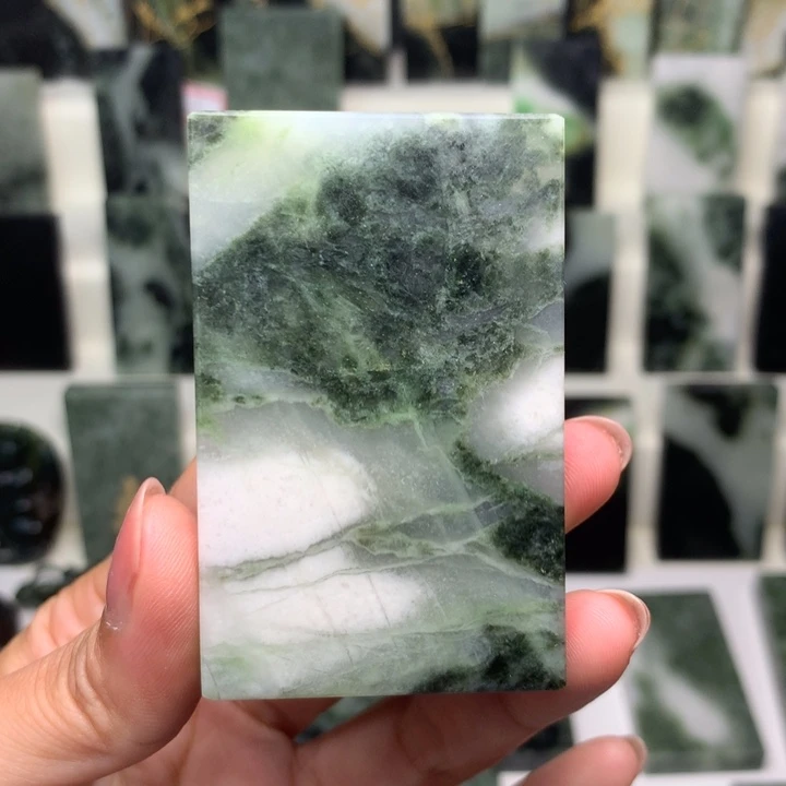 独山玉颈饰未镶嵌