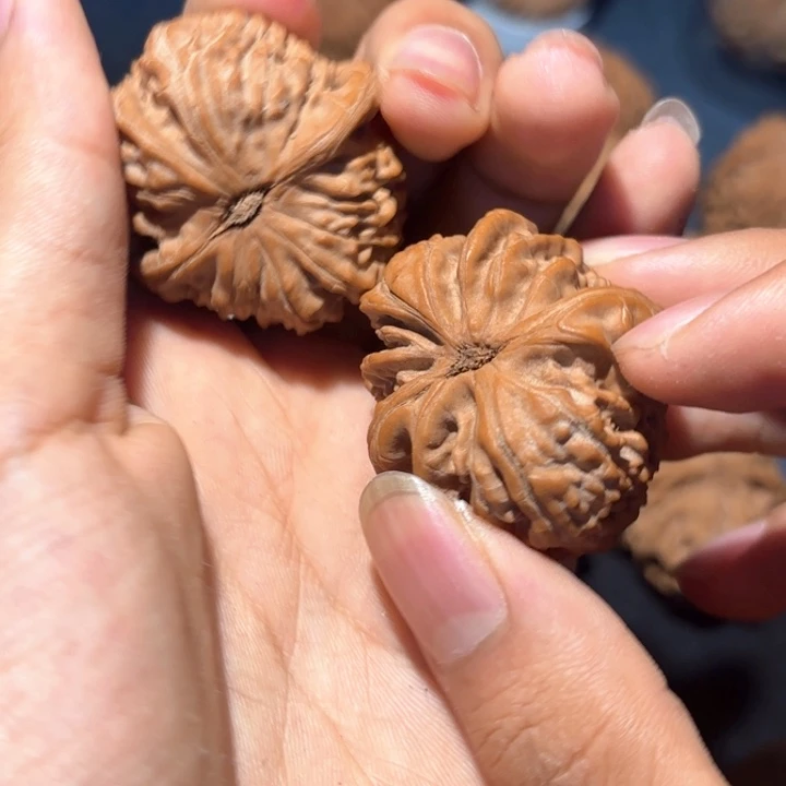 ****卡文玩核桃吊坠全品35球白