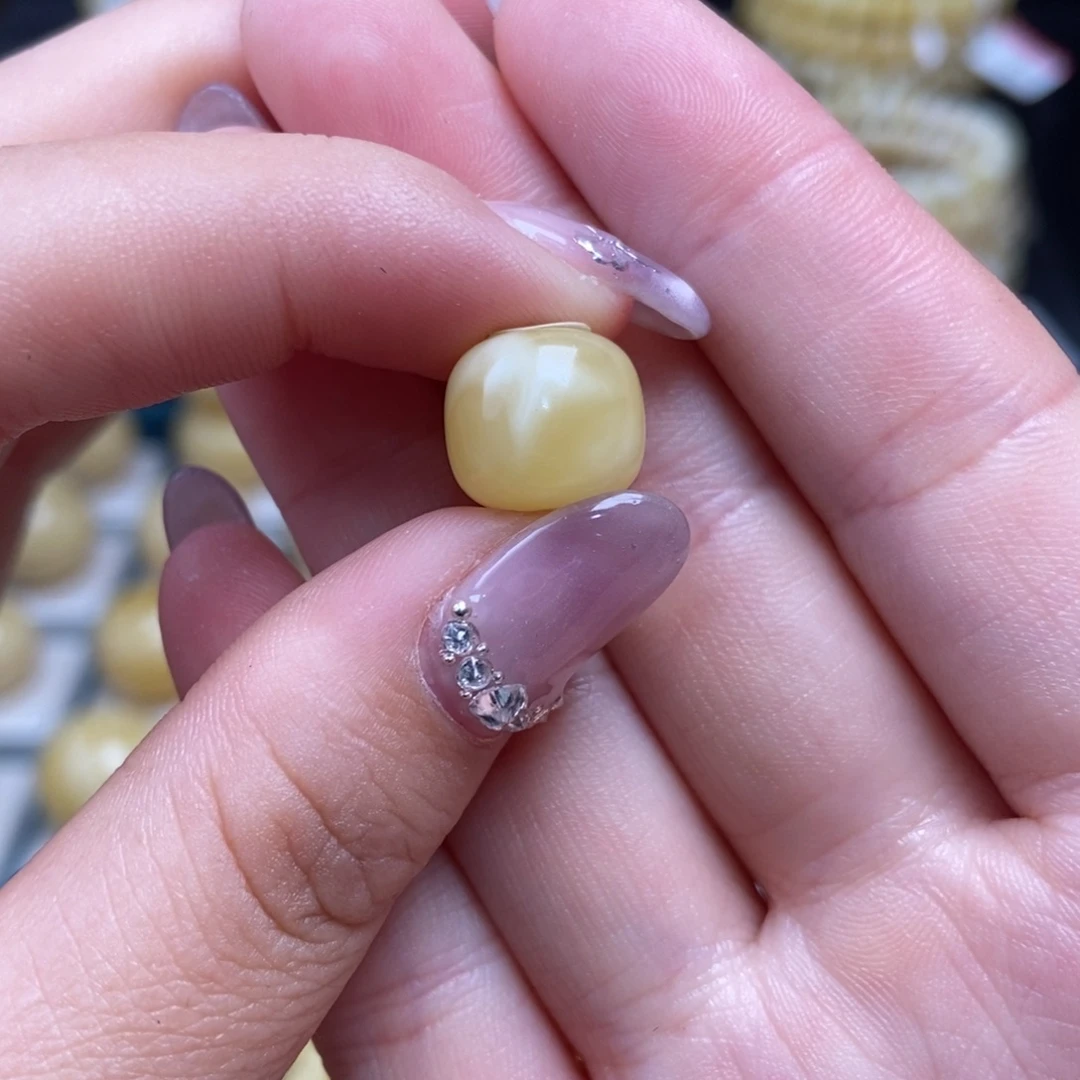 蜜蜡未镶嵌珠宝奇石11.2*10.2mm