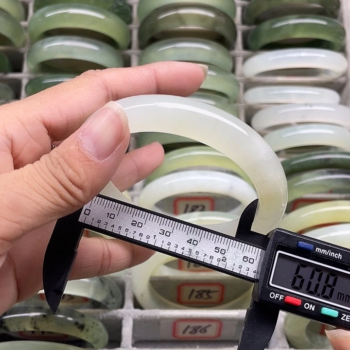 蛇纹石玉未镶嵌手镯197