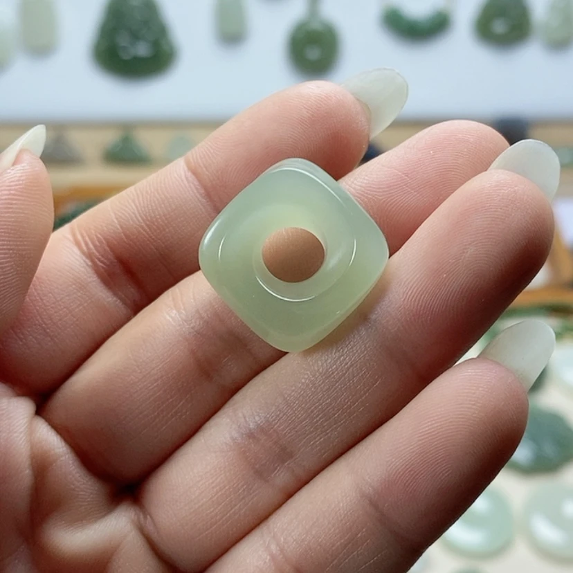 【闪购商品】颈饰未镶嵌和田玉