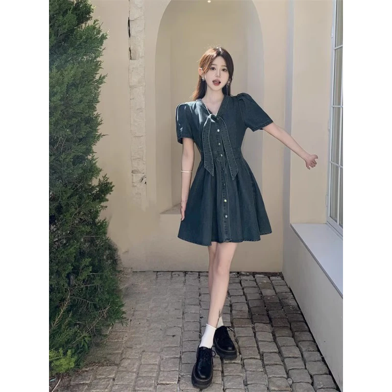 品质女装【晚风向南】2025夏季新款法式赫本风复古显瘦V领连衣裙女