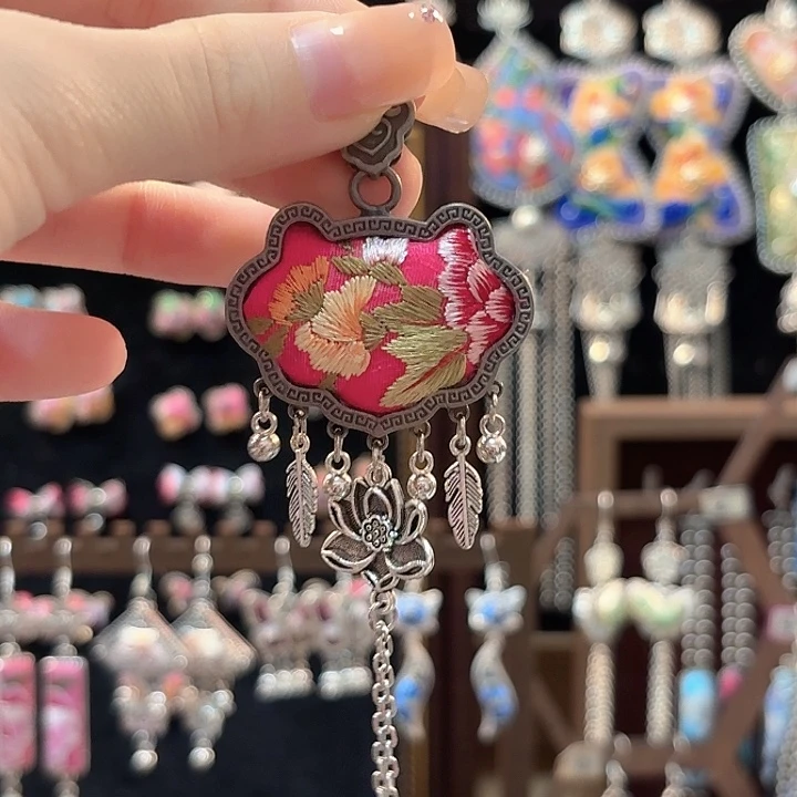 织绣云织谣老绣饰品281