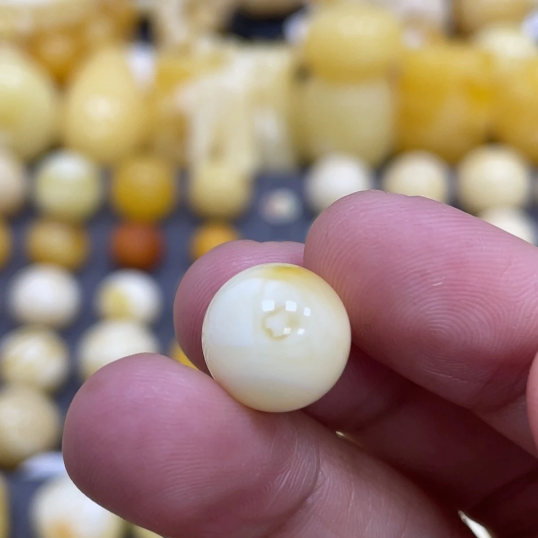 蜜蜡未镶嵌裸石12.2mm皮色
