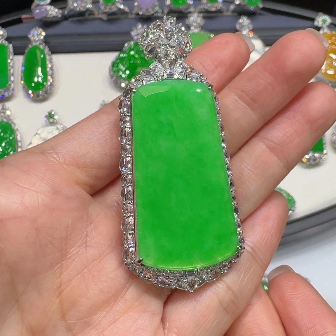 聊***司翡翠18K金镶嵌颈饰分单