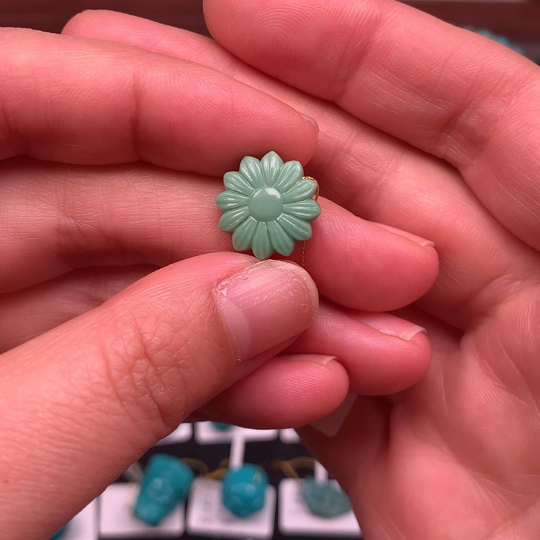 绿松石未镶嵌珠宝奇石