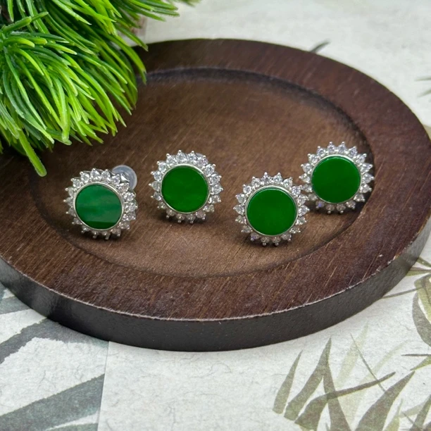 YD195翡翠S925银镶耳钉9mm+多样性发其一对