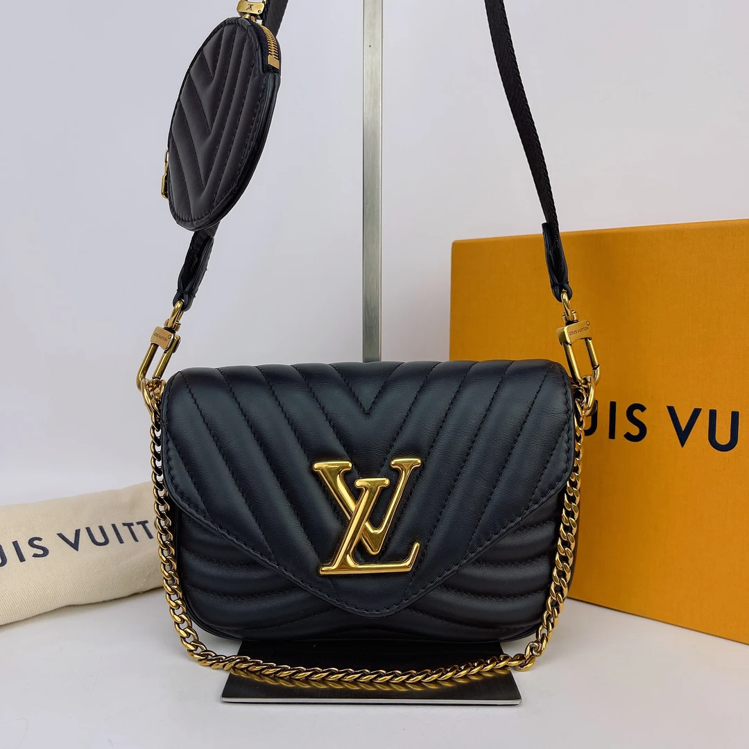 95新 LouisVuitton/路易威登 LV 黑色牛皮芯片斜挎包底长18 J581