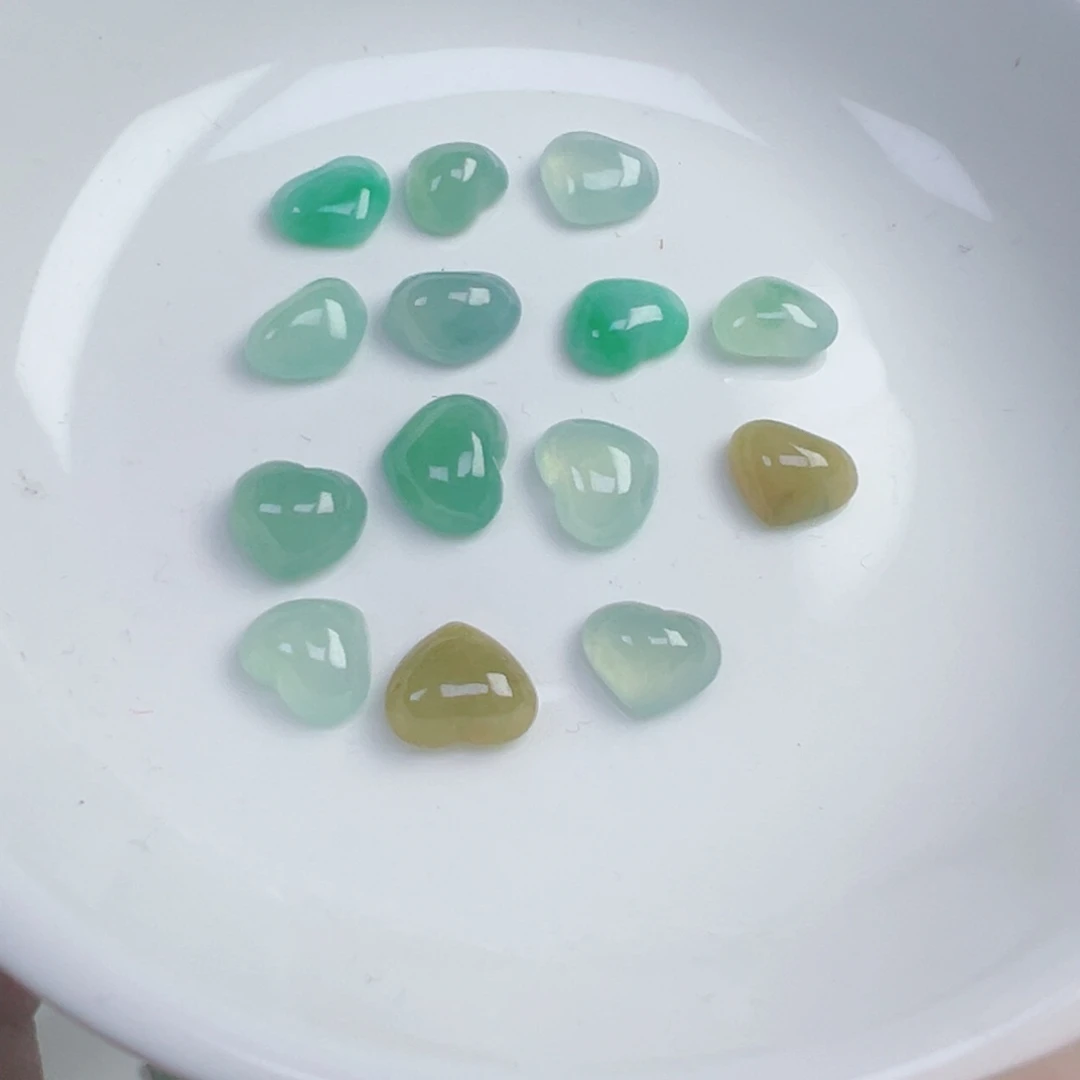 翡翠散珠爱心一个