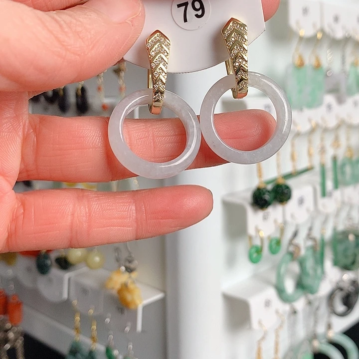 翡翠耳饰未镶嵌翡翠