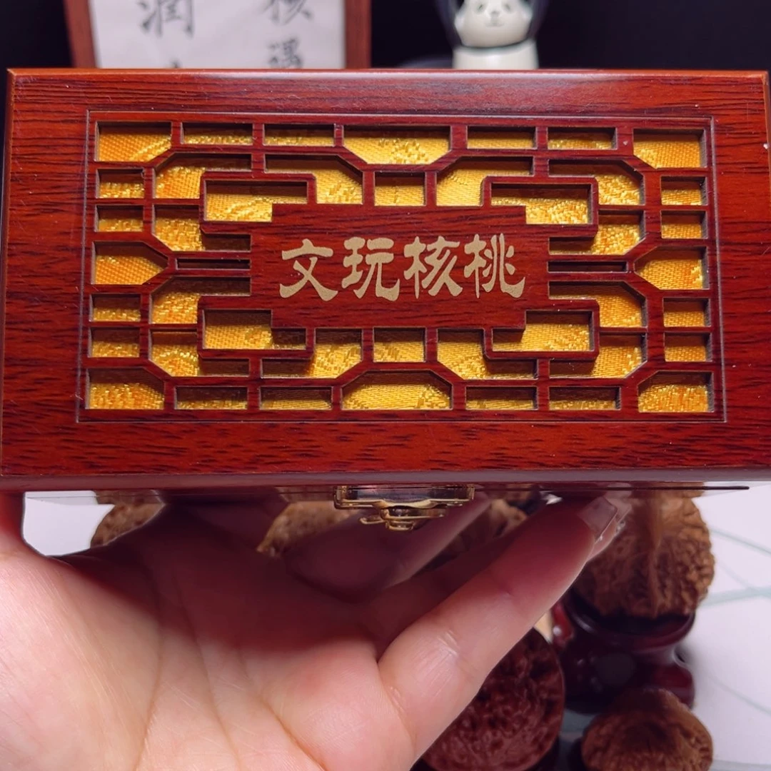 文玩核桃吊坠高档木盒