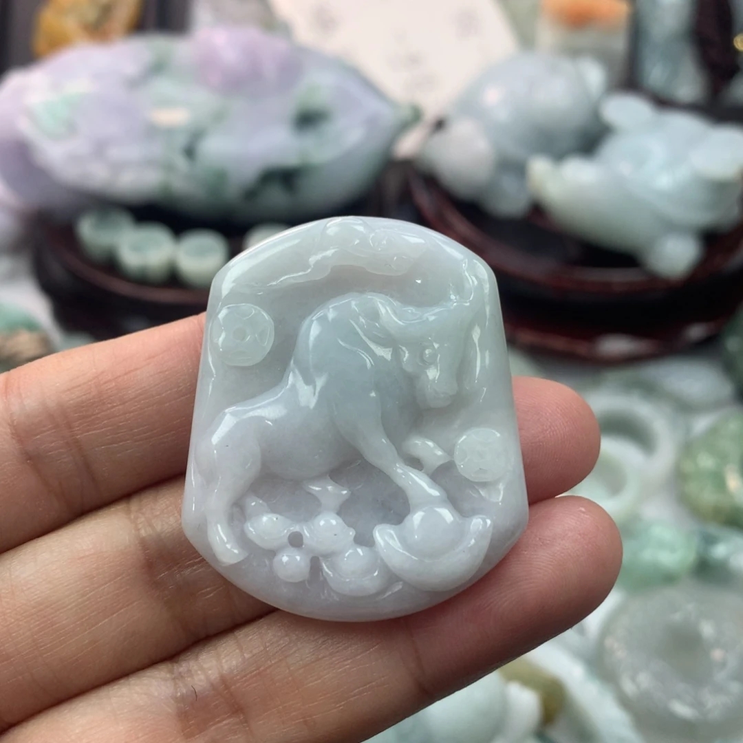翡翠未镶嵌颈饰一