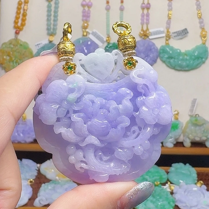 翡翠未镶嵌颈饰蝶恋花